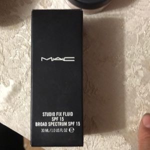 Mac Liquid Foundation
